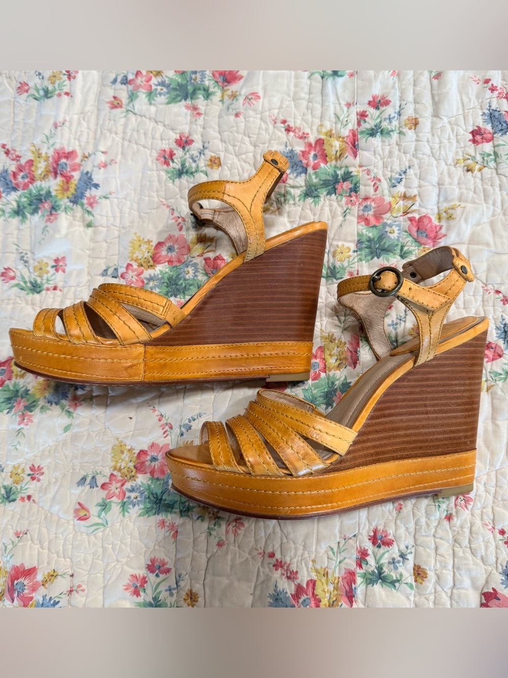 Frye Corrina Stitch Yellow Gold Leather Wedge Sandals with Ankle Strap - 9.5 - Picture 2 of 5